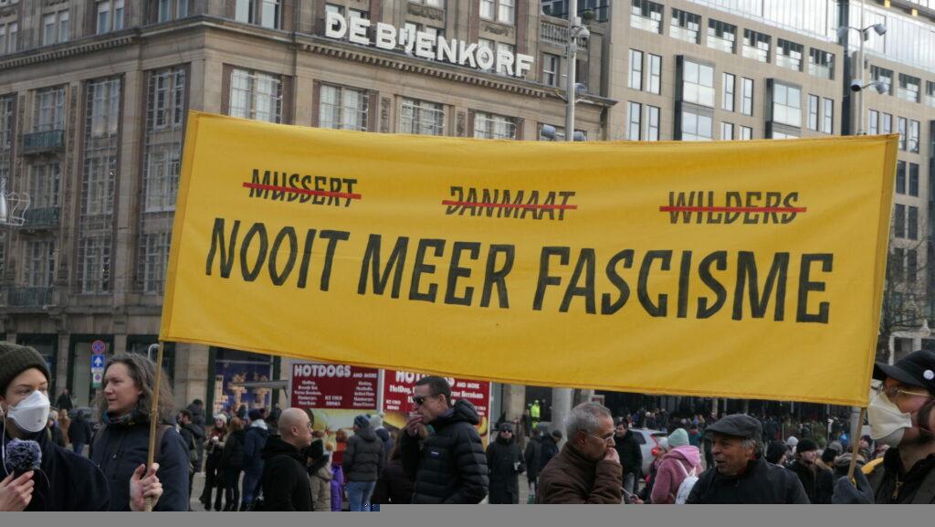 Amsterdam: Starke Redebeiträge bei ansonsten eher enttäuschender Kundgebung gegen Wilders